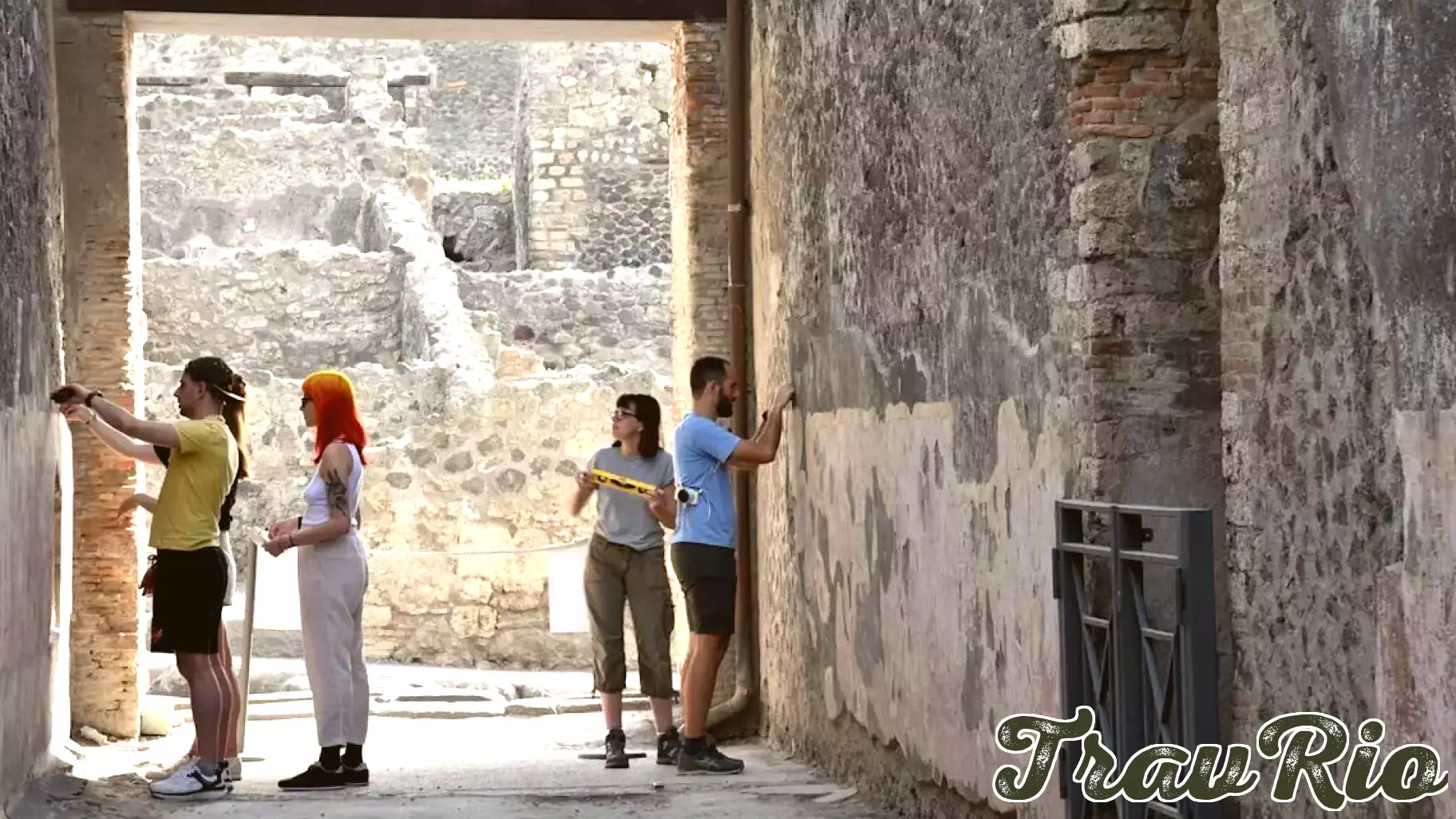 In Pompeii, ancient graffiti depicting daily life is being revealed thanks to modern technology